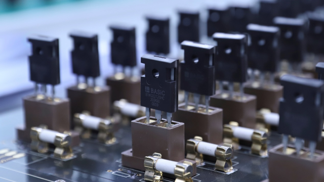 供應SiC（碳化硅）功率器件：SiC 肖特基二極管、SiC MOSFET、SiC 功率模塊